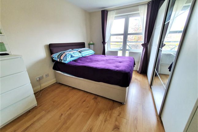 238, De Havilland Road, Edgware photo 3