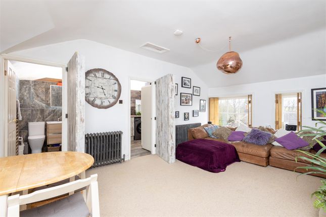 Flat for sale in Lynwood Crescent, Woodlesford, Leeds