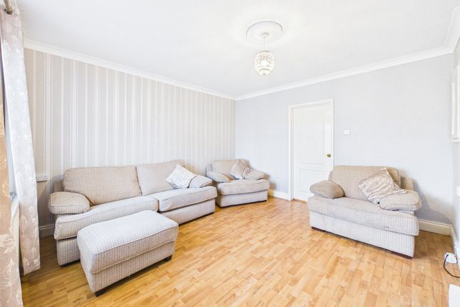 12, Clyde Crescent, Gloucestershire photo 2