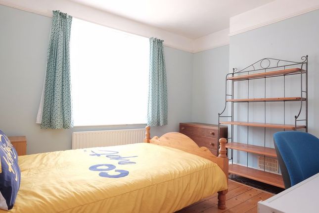 Terraced house to rent in Coombe Road, Brighton