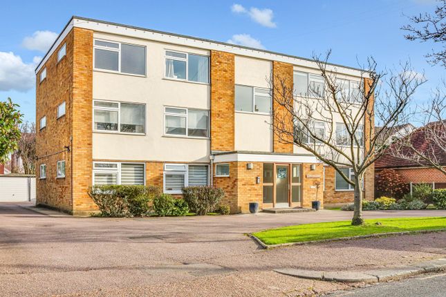 Flat for sale in Theobalds Road, Leigh-On-Sea