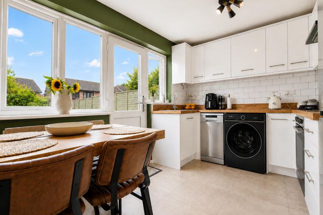 15, Half Moon Meadow, Hemel Hempstead photo 2