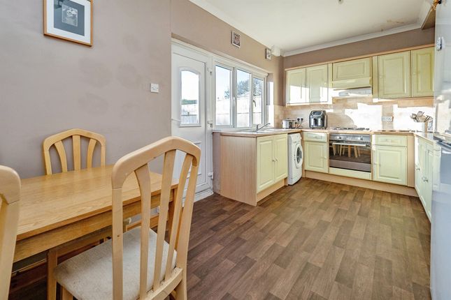 8, Weghill Road, Hull photo 3