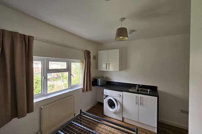 29, Shillitoe Avenue, Potters Bar photo 3
