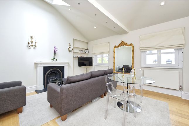 Flat for sale in Hereford Road, London