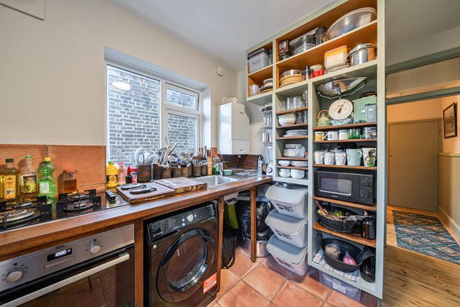 8B,, Vicarage Grove, London photo 3