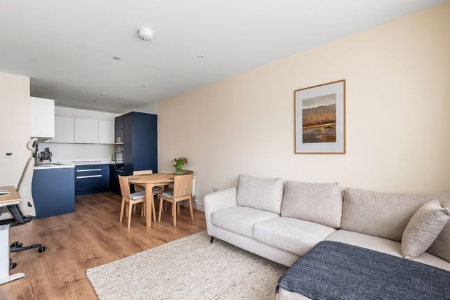 Apartment 18, Hardwick House, 1, Eden Place, Surrey photo 3