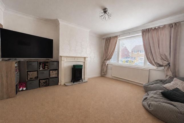 7, Lennox Close, Gosport photo 3