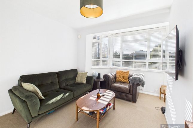 12A, Pandora Court, Surbiton photo 3