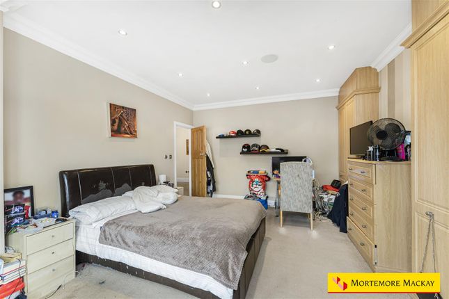 Property for sale in Woodland Way, London