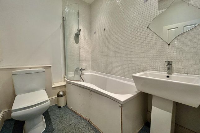 Flat 7, 3-4, Westbrook Gardens, Margate photo 4