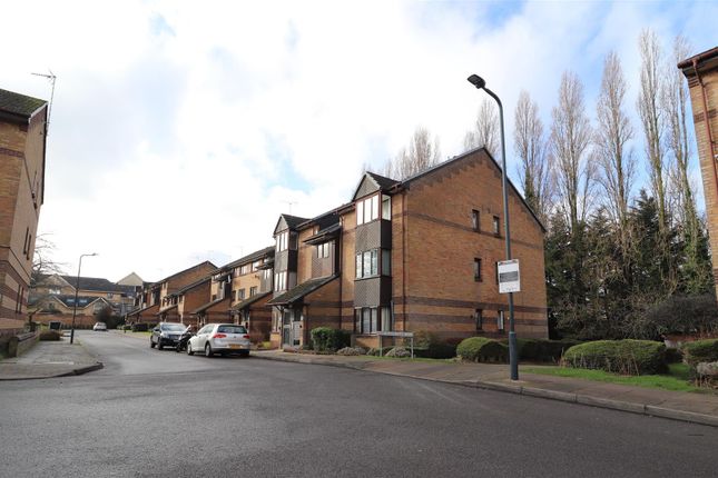 74, Harp Island Close, London photo 2