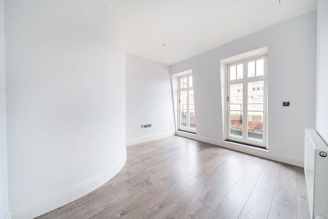 Flat for sale in High Street, Maidenhead