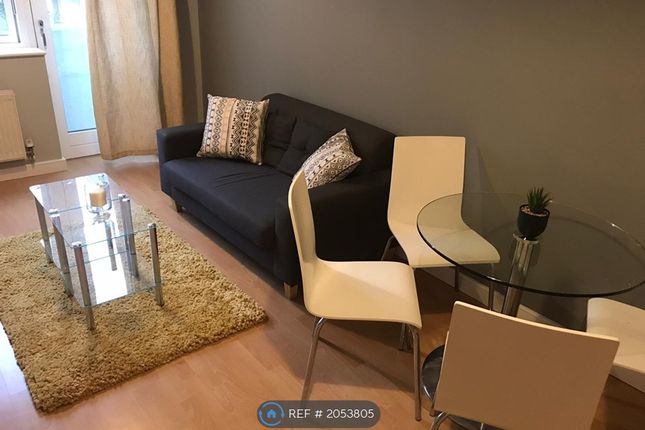 Flat to rent in Royal Quay, Liverpool