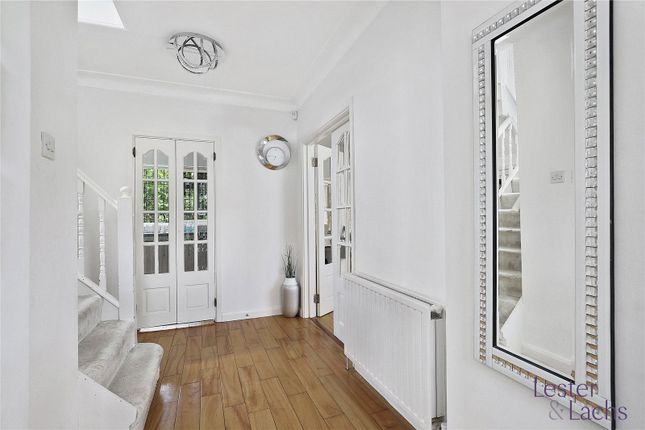 16, Fairview Close, Essex photo 3