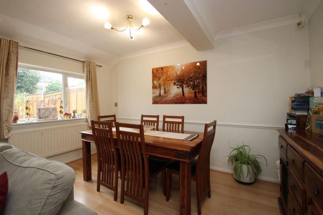 1, Russet Close, Walton-on-Thames photo 4