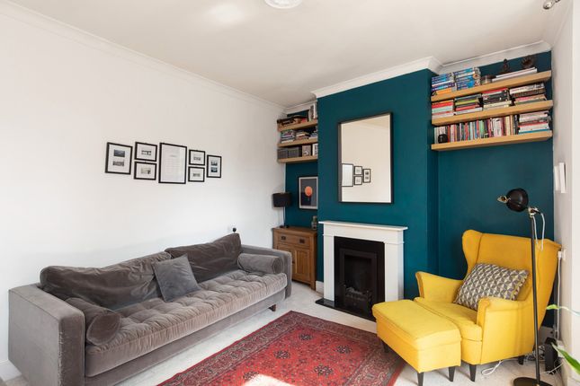 Flat for sale in Meeting House Lane, Peckham