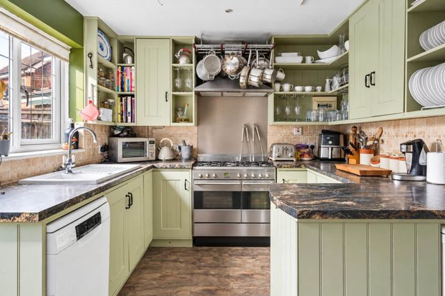 10a, Meadow Close, Tring photo 3