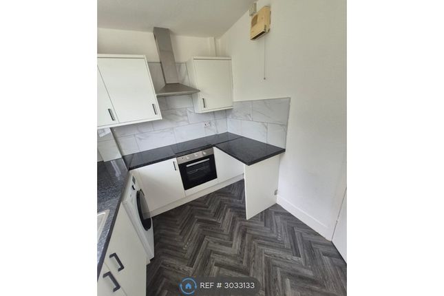 Manor Drive North, York photo 5