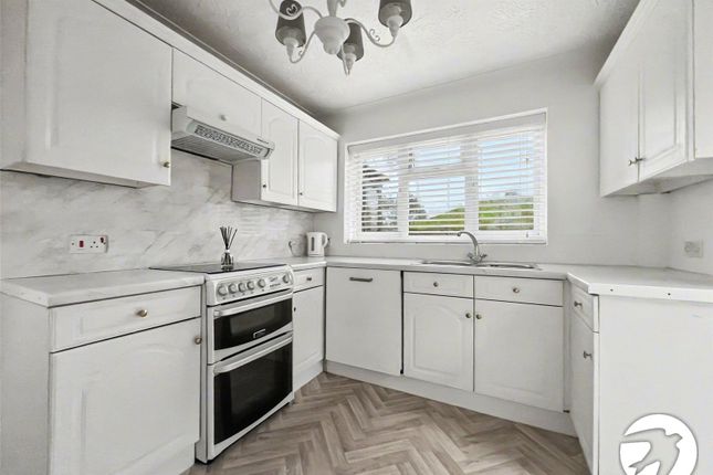 2, Corral Close, Kent photo 4