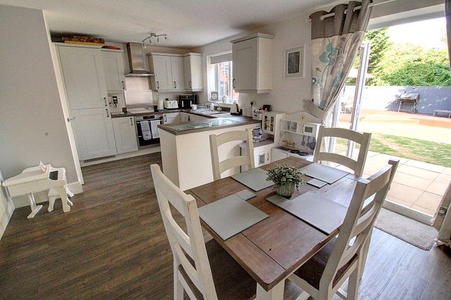 56, Cardinal Drive, Burbage photo 3