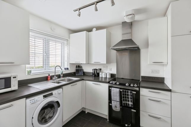 28, Badger Way, Huntingdon photo 4