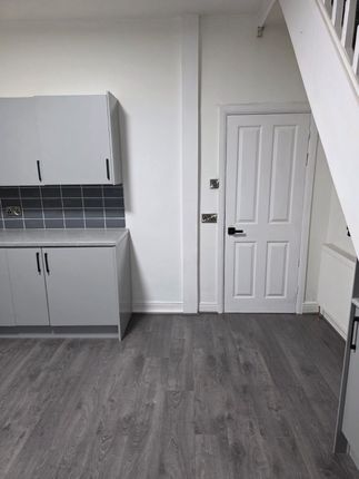 31 Broadfield Road, Stockport photo 4