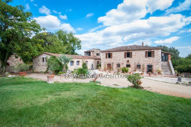 Farmhouse for sale in Rapolano Terme, Tuscany, Italy