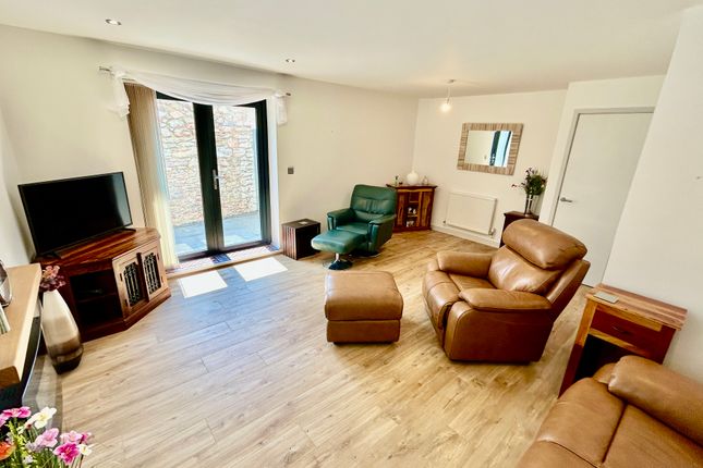 9, Museum Way, Torquay photo 2