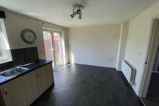 Semi-detached house to rent in Lawrence Avenue, Mansfield Woodhouse, Mansfield