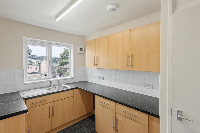 23 Rosemount Walk, Keighley photo 4
