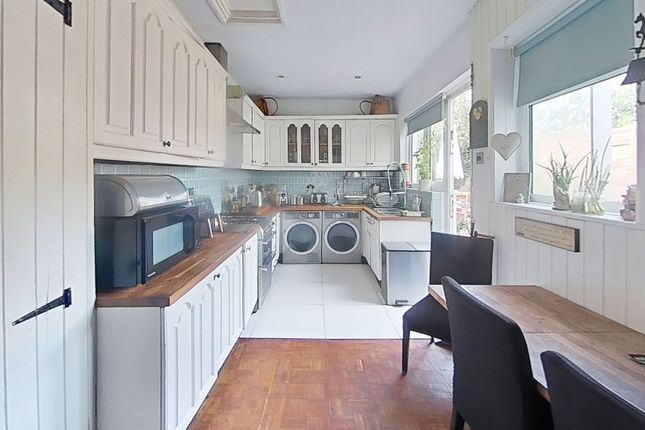 38 Glencairn Road, London photo 5