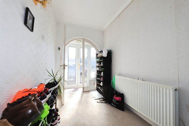 585, Stafford Road, Wolverhampton photo 3