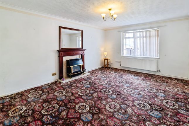 137, Chester Close, Pontypool photo 2