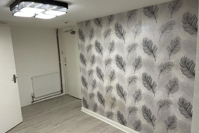 Basement Flat, 108, Austhorpe Road, Cross Gates photo 5