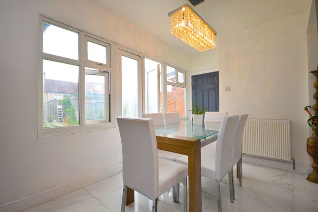 3 Bedroom Mid-Terraced House To Rent