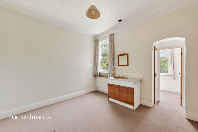 2A, West Hill Avenue, Epsom photo 4