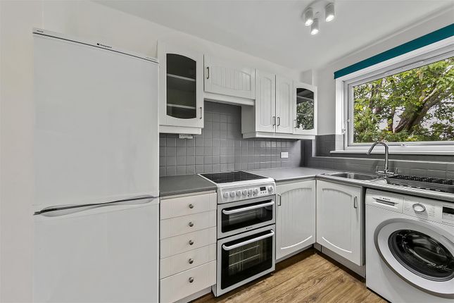 31 Elizabeth Court,, Hampton Road, Teddington photo 3
