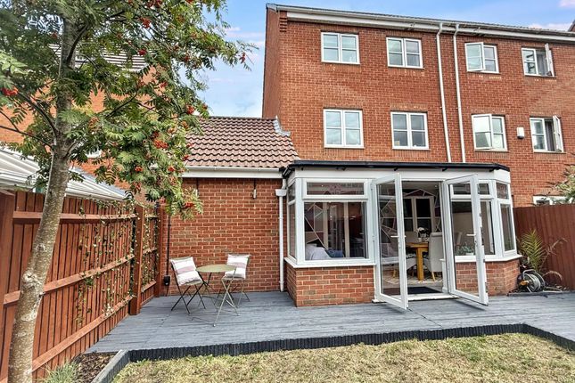 4 Staples Drive, Coalville photo 2