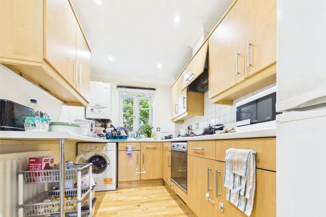 Flat 11,, Rectory Court, West Drayton photo 3