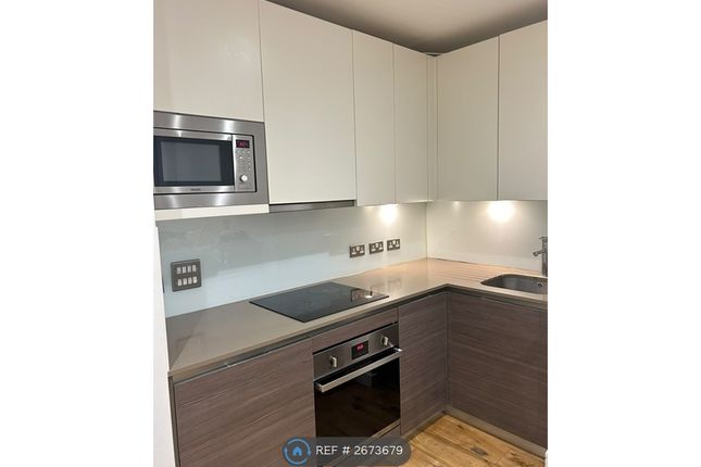 Flat in TW3 1HY