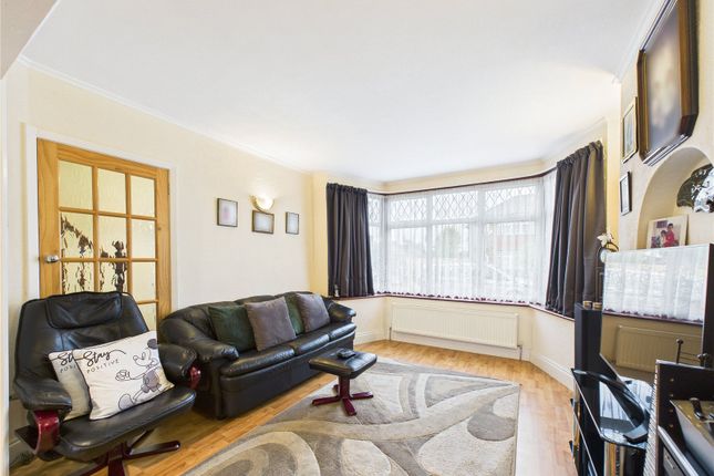 26, Brinkburn Gardens, Edgware photo 2