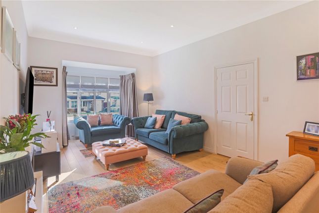 5, Woodlark Grove, Inverkip photo 3