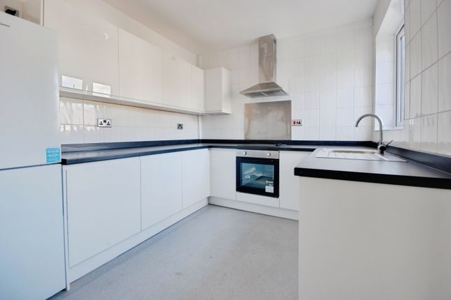 Flat 3, 32, Percy Road, Watford photo 3