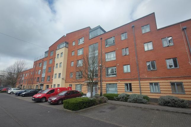 Thumbnail Flat for sale in Farndale Court, Master Gunner Place, London