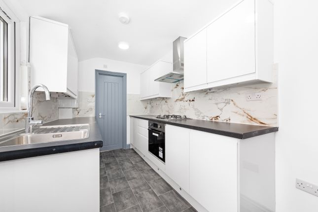 Thumbnail Terraced house for sale in St Peters Street, South Croydon, Surrey