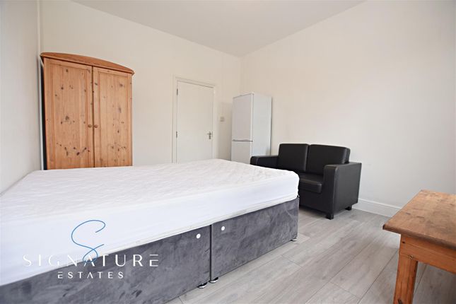 Room 2, 26, Malden Road, Hertfordshire photo 5