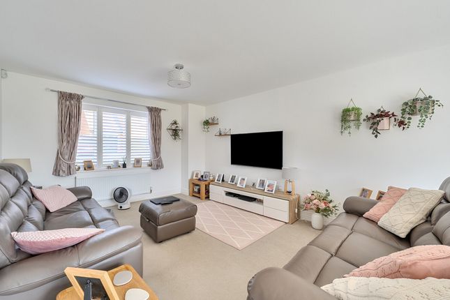 9, Sinclair Drive, Pulborough photo 2