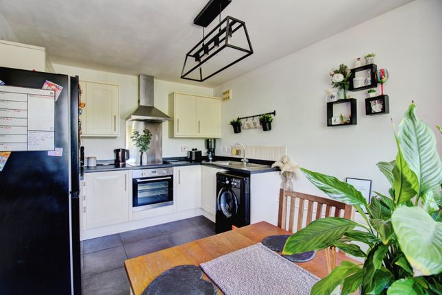 4, Cathedral Court, Cross Keys, Lichfield photo 4