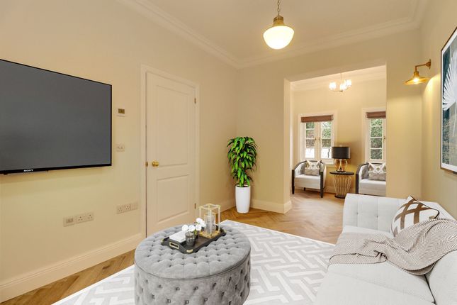 15a Angel Road, Thames Ditton photo 3